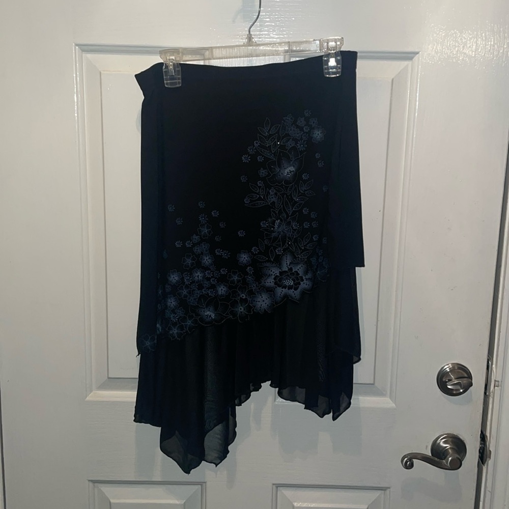 Entrancy skirt asymmetric hem L